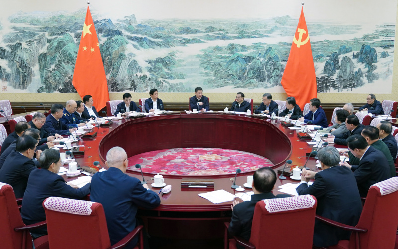 　　12月25日至26日，中共中央政治局召開民主生活會，中共中央總書記習近平主持會議并發(fā)表重要講話。新華社記者 謝環(huán)馳 攝
